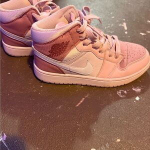 Nike Kids Sneakers in Pink and White